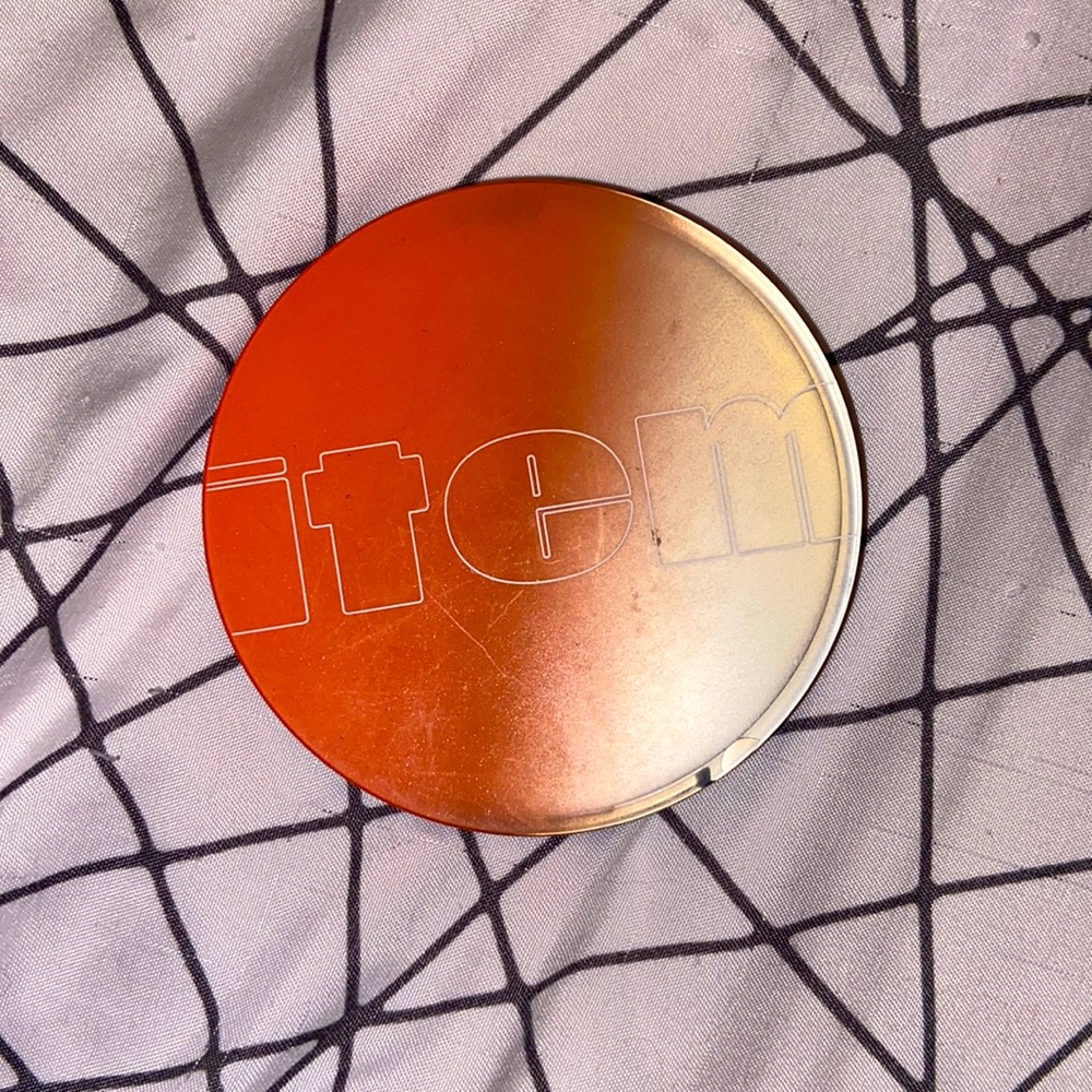 Item Beauty Bronzer Contour Duo in Shades Mood and Vibez